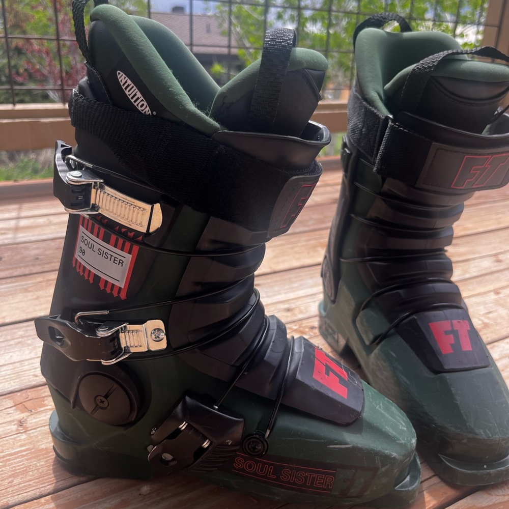 NOT MADE ANYMORE || FULL TILT SOUL SISTER 90 SKI BOOTS 2022